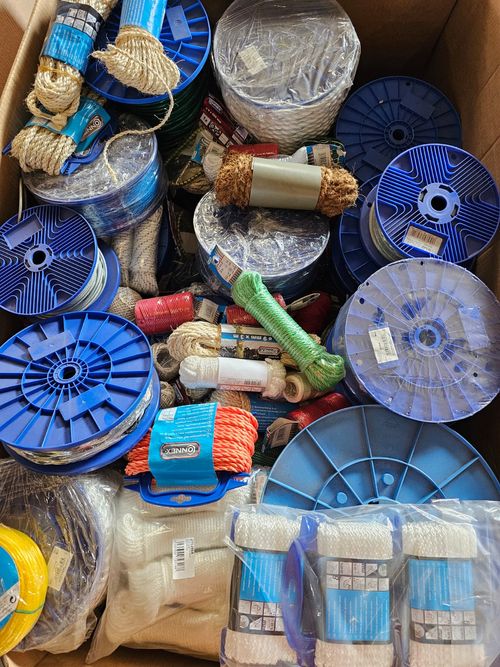 Rope set offers robust and versatile ropes in different lengths and strengths.