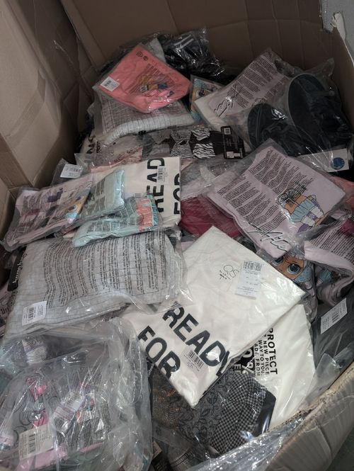 Textiles MIX – 30+ pallets mixed clothes (women, children, men)