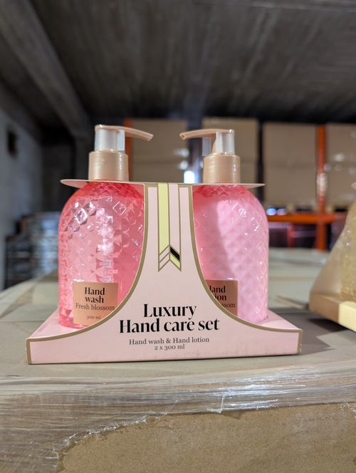 Drogerie & Kosmetik Posten | Luxury Hand Care Set | 2×300 ml | Neuware | Originalverpackt