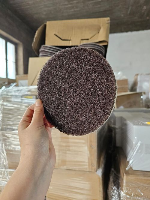 Schleifpapier, Bohrer und Schleifpapier-Aufsatz für Maschinen