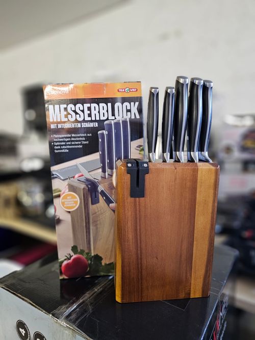 Cucinova knife block with integrated sharpener